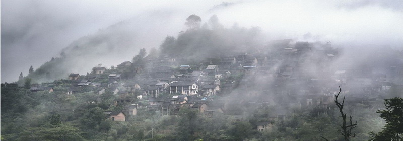 9月18日,海拔830米山峰,云霧中的油嶺瑤寨。