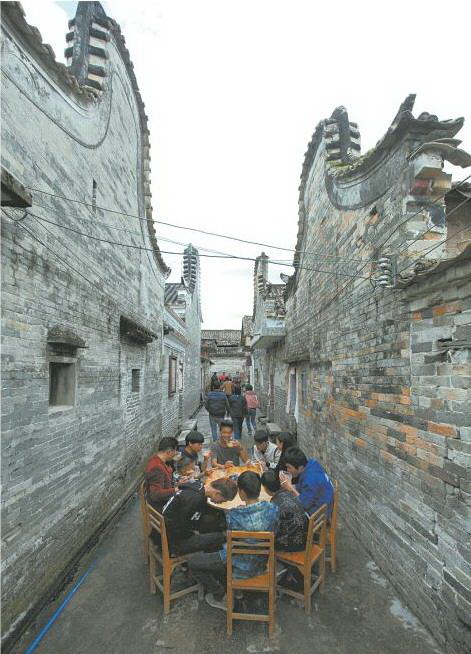 樸山子孫濟濟一堂,共進午餐。