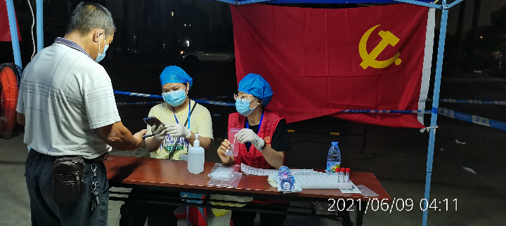 2021年6月8日，清遠市水利局第一批黨員突擊隊志愿者主動亮身份、帶頭宣講防疫知識，協(xié)助永安社區(qū)（義烏商貿(mào)城點位）開展核酸檢測工作。.jpg