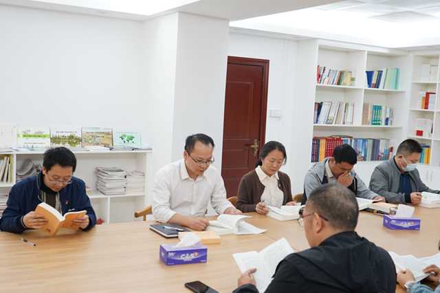 2023年4月25日，清遠市水利局開展讀書學(xué)習(xí)主題活動。.JPG