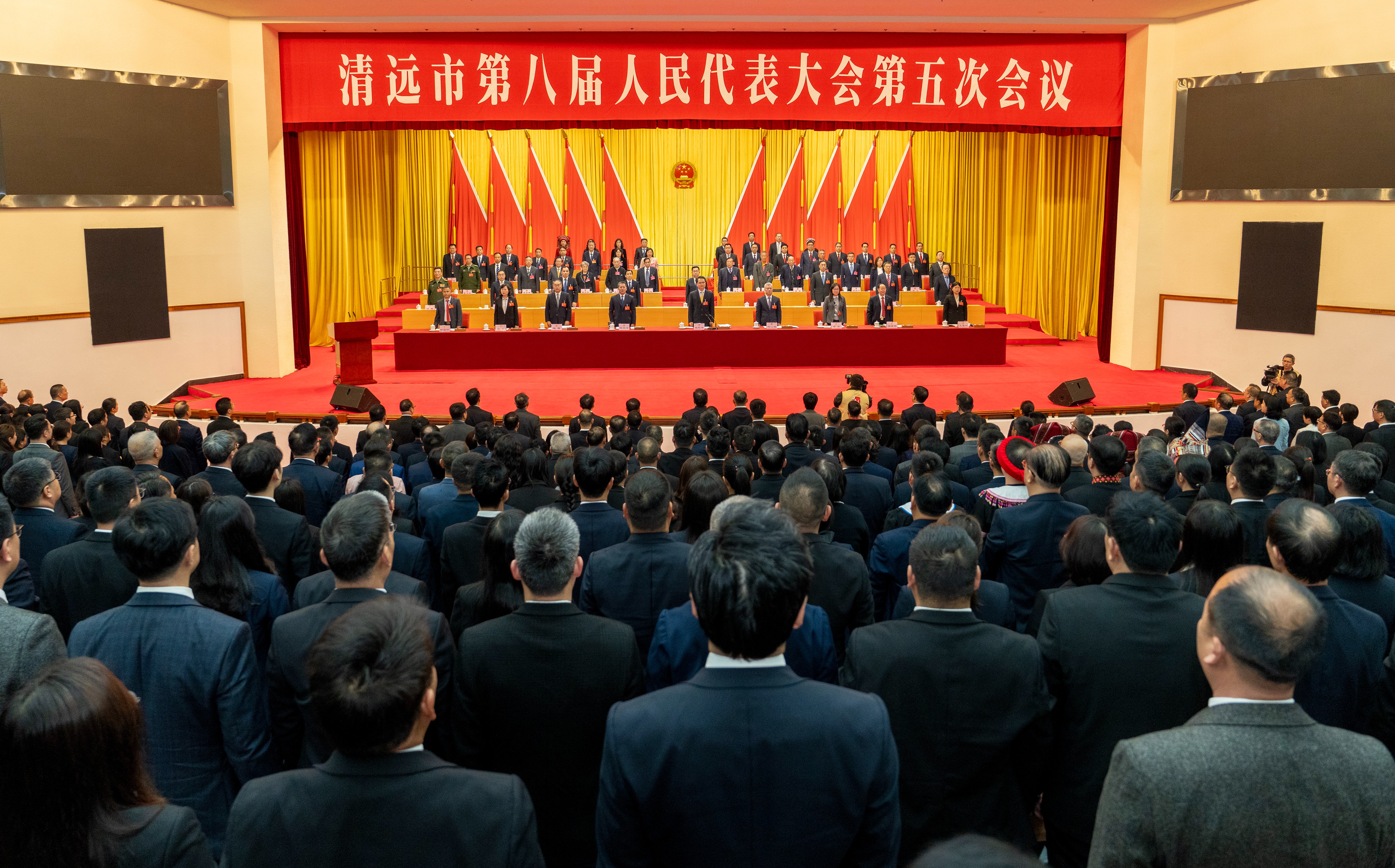 2025年3月3日，清遠市第八屆人民代表大會第五次會議第一次全體會議在清遠國際會展中心召開。清遠日報記者 江元威 攝